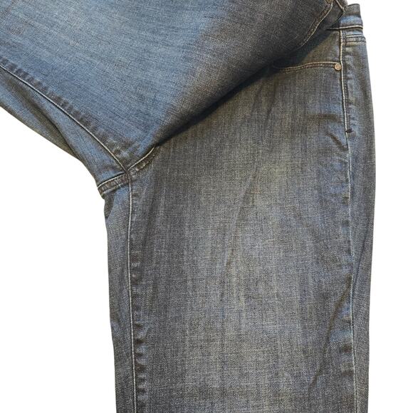 Talbots Flawless Five Pocket Jeans Womens Size 8 Blue Denim Curvy Straight - Picture 7 of 12